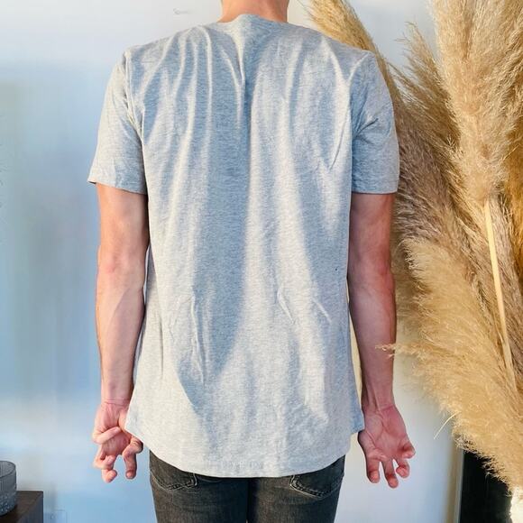 NEW MENS Grey Short Sleeve Tee Shirt Suns Out Guns Out Graphic Screen T-Shirt M - Picture 5 of 5